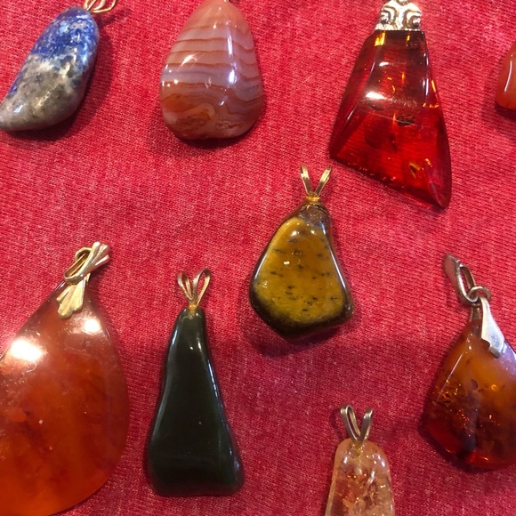 Pendants, assorted amber, polished stones and costume set of 12 - Picture 7 of 8